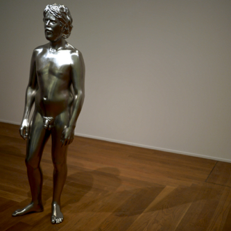 Skulptur av Charles Ray: "Young Man".